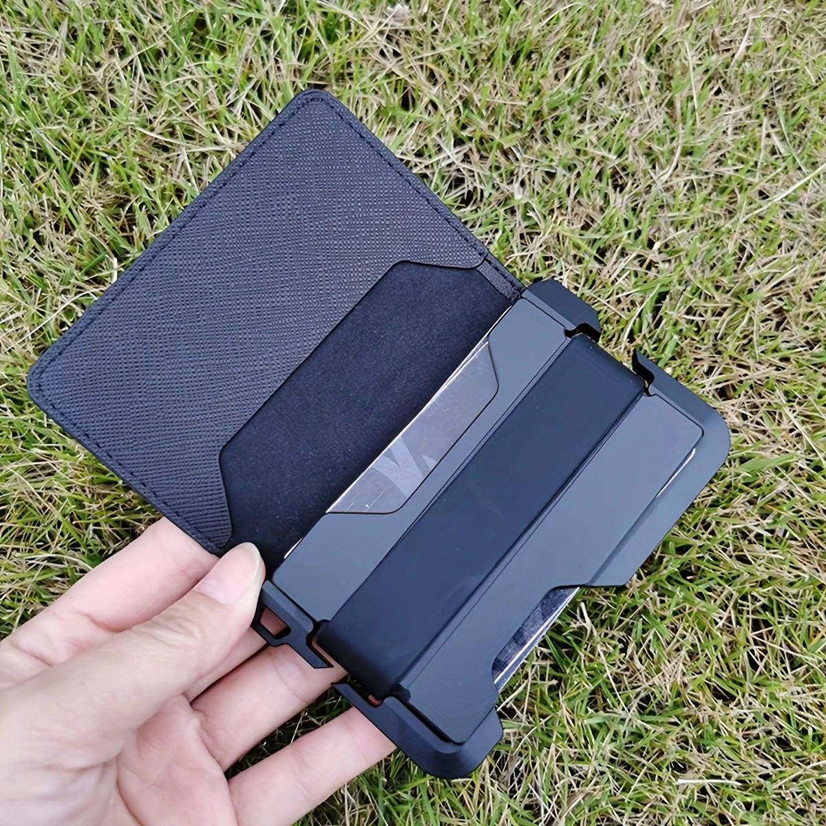 Minimalistyczny portfel męski  – Card Case Minimalist recenzja i cena